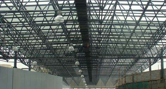 河池听网架公司的名目师阐述其网架的季节个性